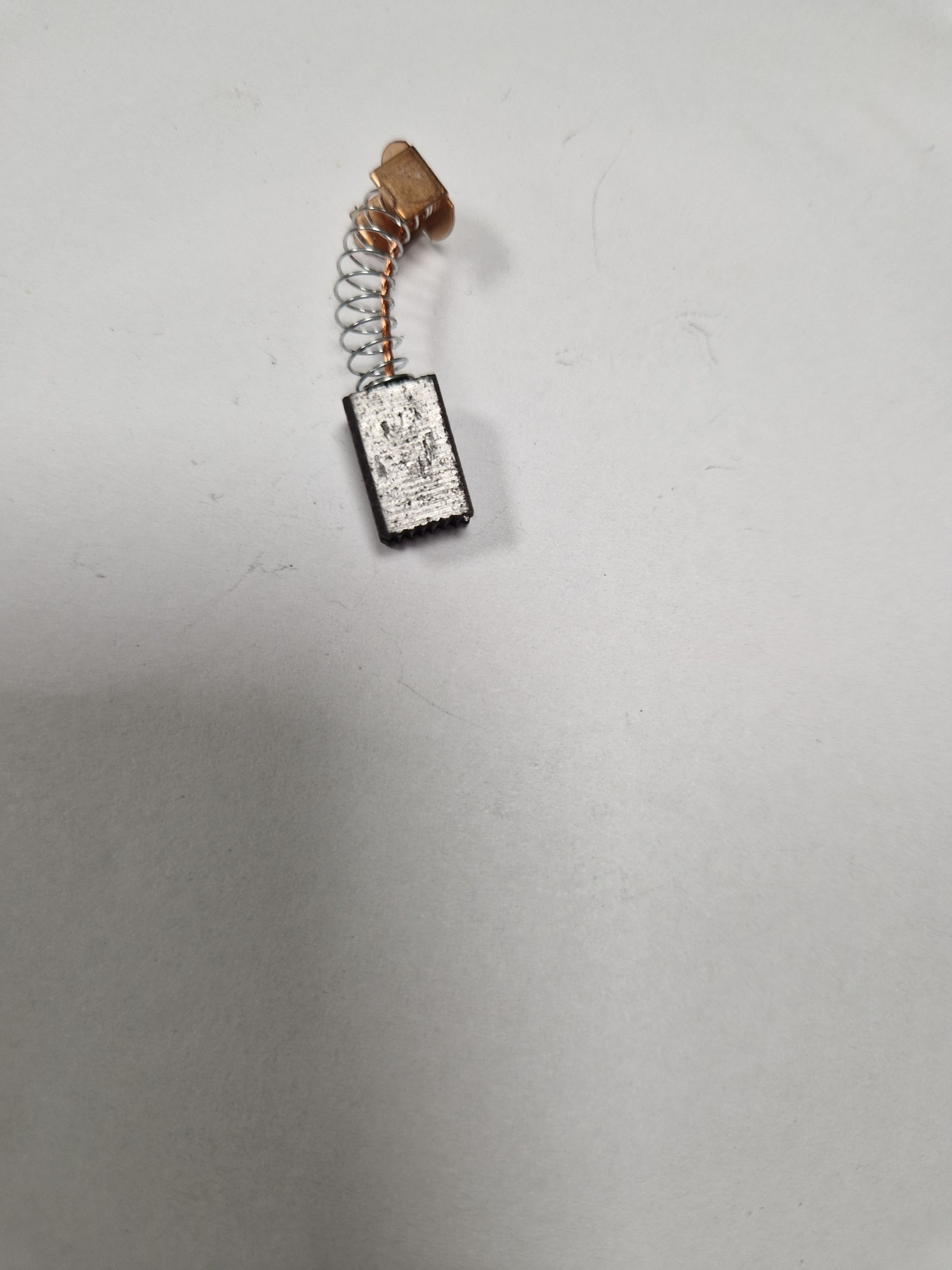 SZÉNKEFE RUGÓS 5x8 termék fő termékképe