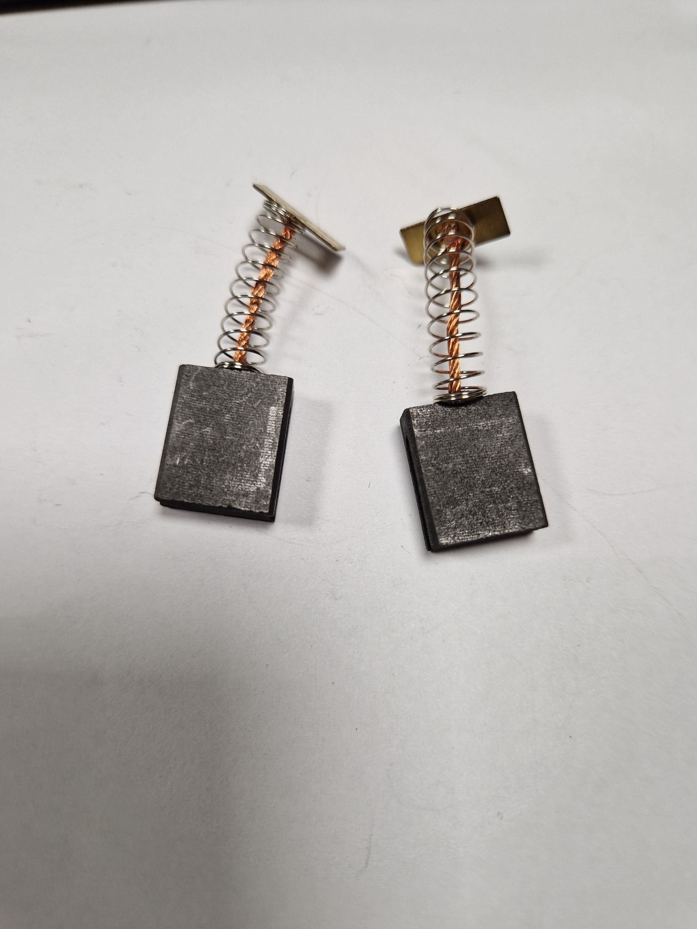 SZÉNKEFE RUGÓS 6,5x15 termék fő termékképe