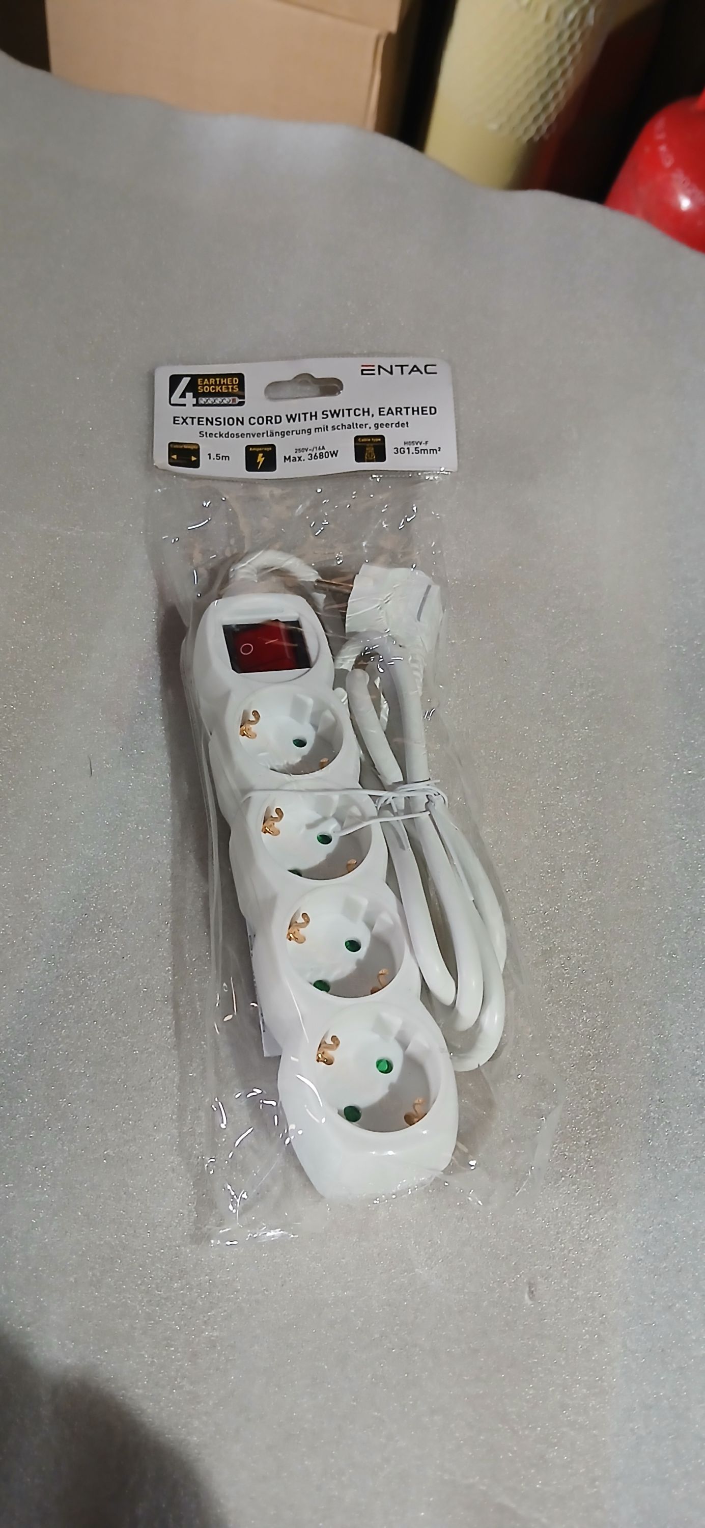 ENTAC elosztó 4 foglalat kapcsolóval 1,5m 3G1.5mm2 termék fő termékképe