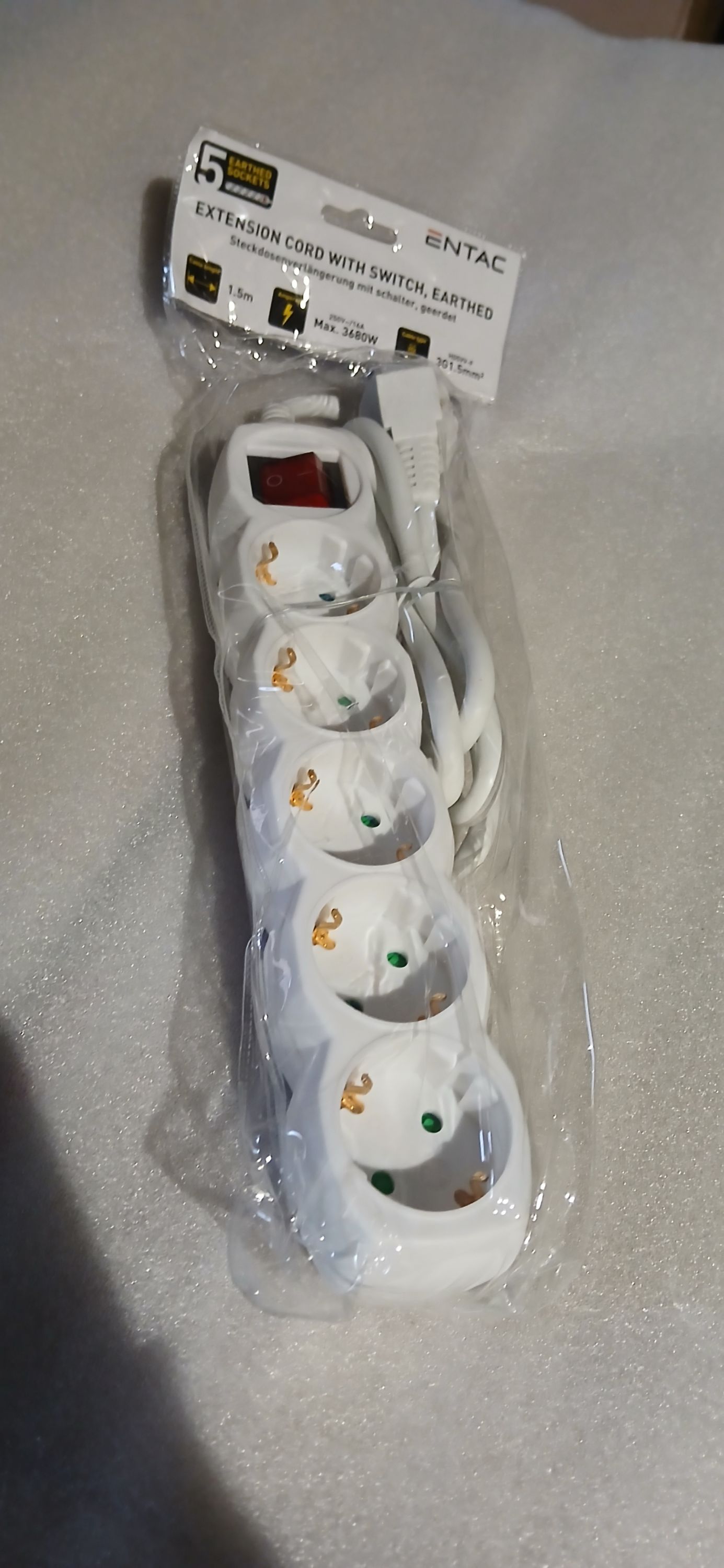 ENTAC elosztó 5 foglalat kapcsolóval 1.5m 3G1.5mm2 termék fő termékképe