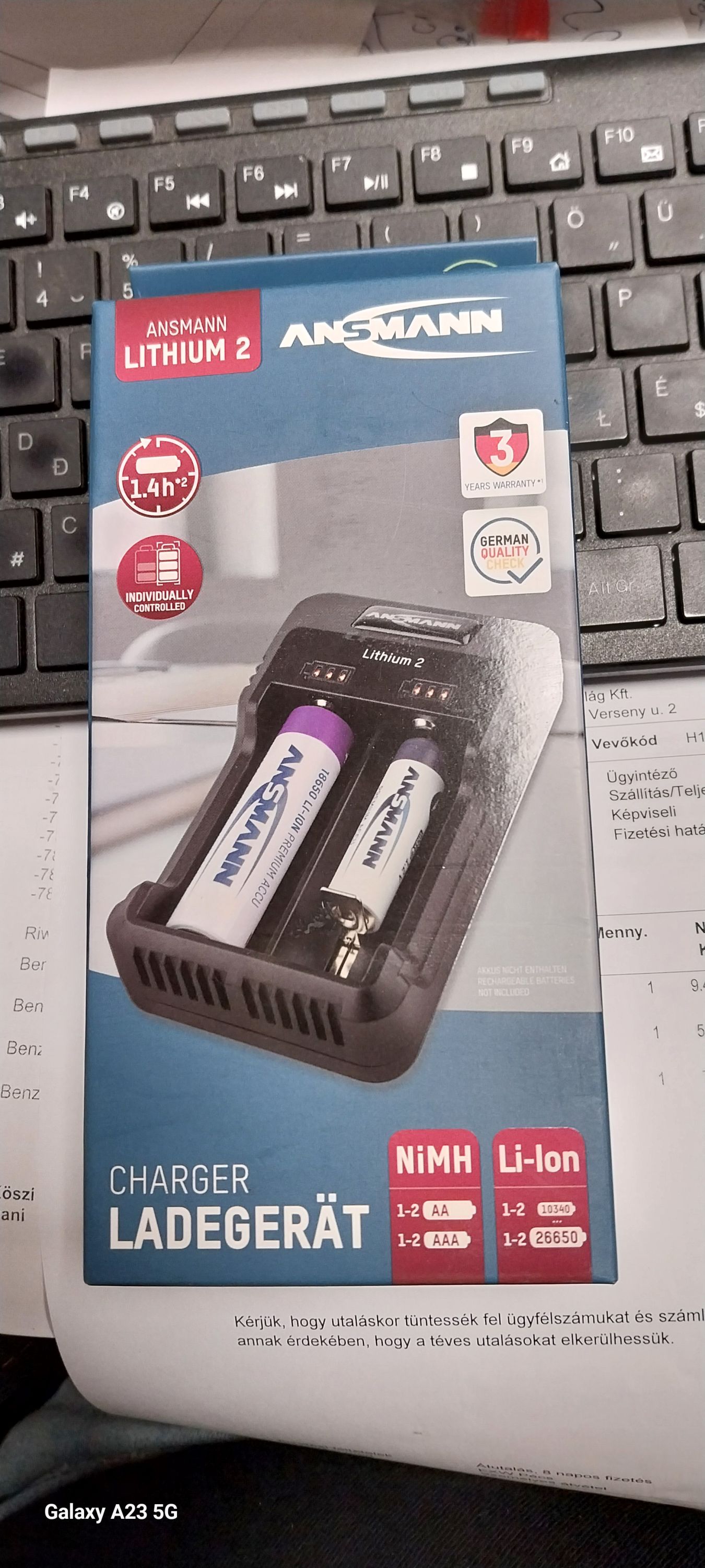 Sola Akkutöltő kábellel Töltő 18650 ukkuhoz termék fő termékképe