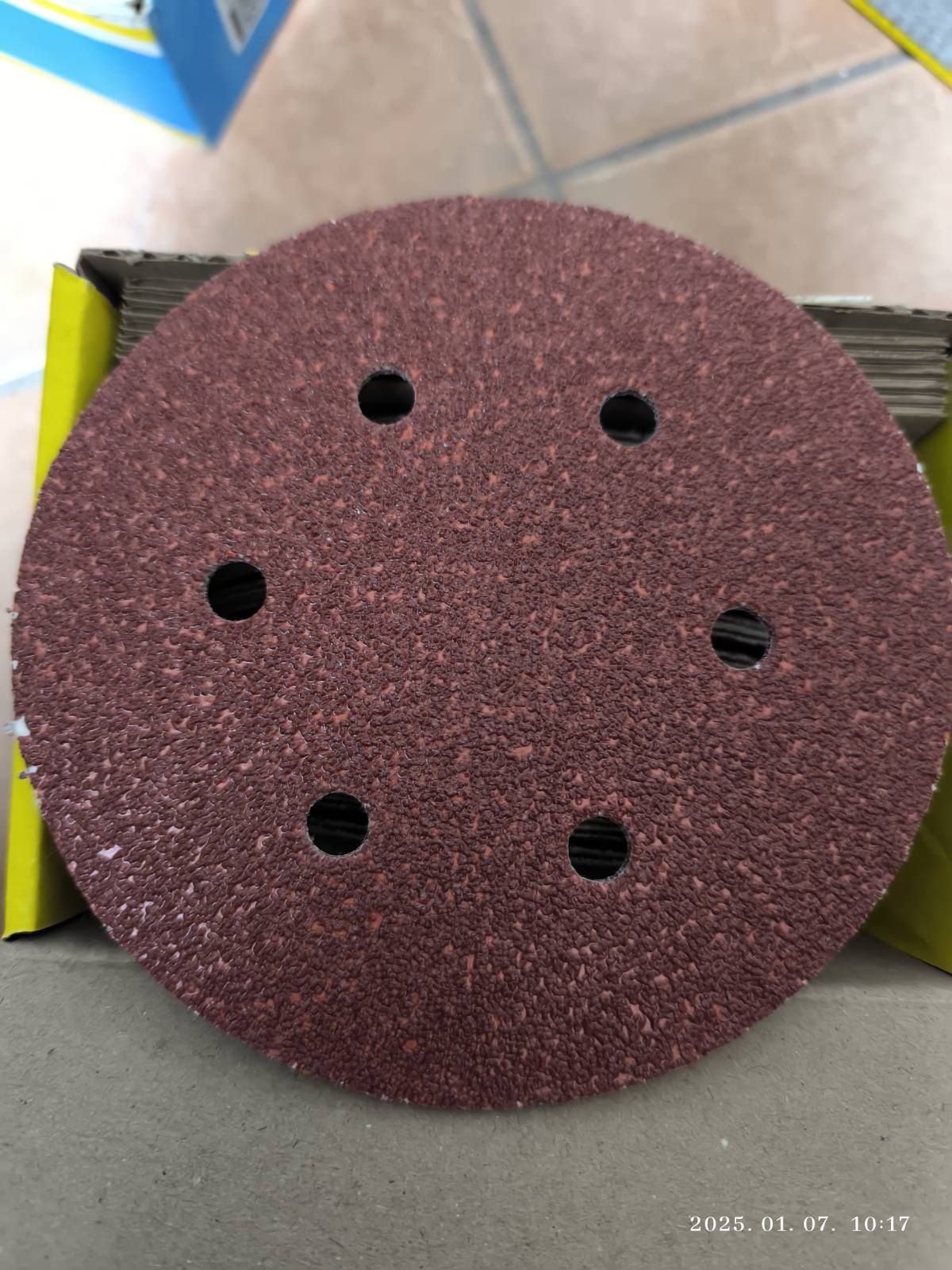 Klingspor csiszolópapír tépőzáras 150mm 6lyukas P120 termék fő termékképe