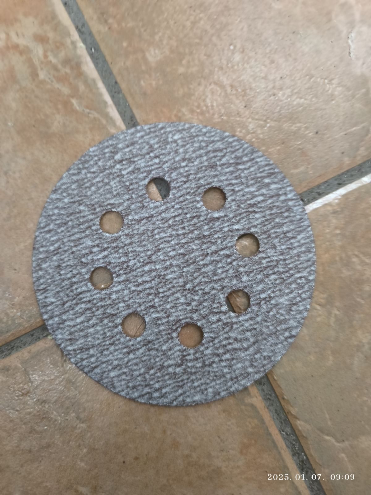 Csiszoló papír tépőzáras 125mm 8 lyukas P80 termék fő termékképe